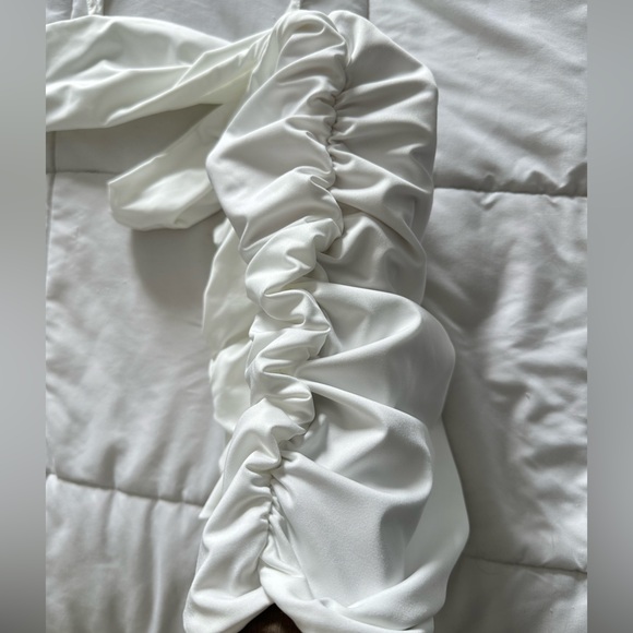 NEW White cut out body con dress. Size XSmall - Picture 6 of 7